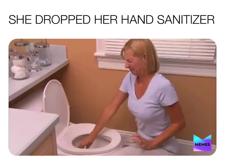 Блондинку имеют на полу в туалете