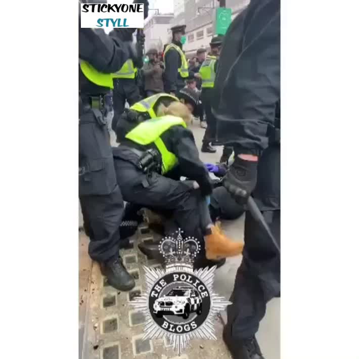 Central London\ud83c\udf2a @stickyonestylll
\u2022
\u2022
 #stickyonestylll  #uk  #london  #drillmusic  #ukculture  #drill  #ukdrill  #music  #unitedkingdom  #exsplorepage  #ukdrillmusic  #ukdrillnews  #ukdrillplug  #roadman  #roadmanmemes  #gunlean  #banter  #banterpage  #imjustbait  #ukdrillings  #britishmemes  #britishbanter  #secondaryschoolmemes  #schoolmemes  #ukmeme  #memeuk  #ukmemes  #ukculture  #rapquotes  #ukrap