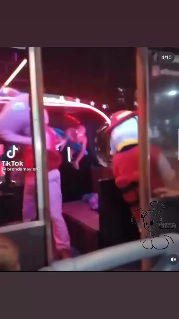 Peppa pig going off on bus  #lgbtq  #flop  #memes  #trending  #viral  #tiktok  #dabkmemes  #explore  #stantwitter  #trend  #floptropica  #jiafei  #nocontext  #caption  #wholesome