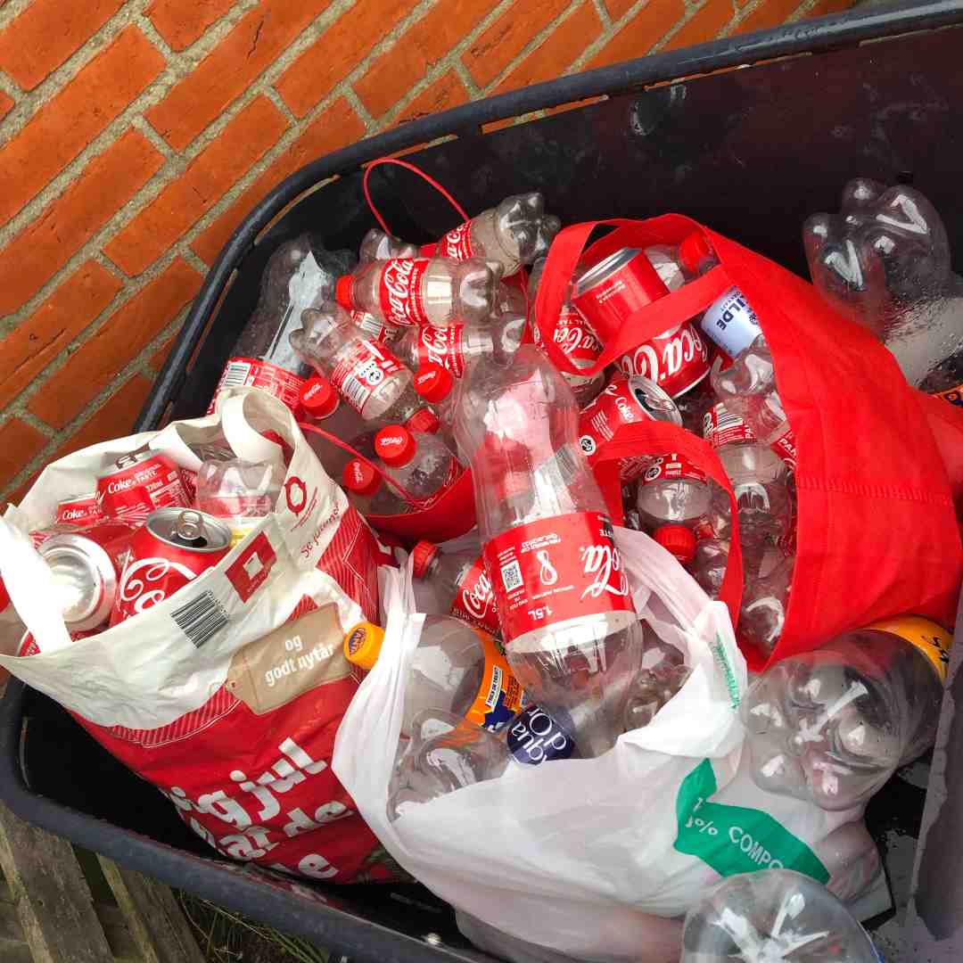 Repost if your a little Coca-Cola fan