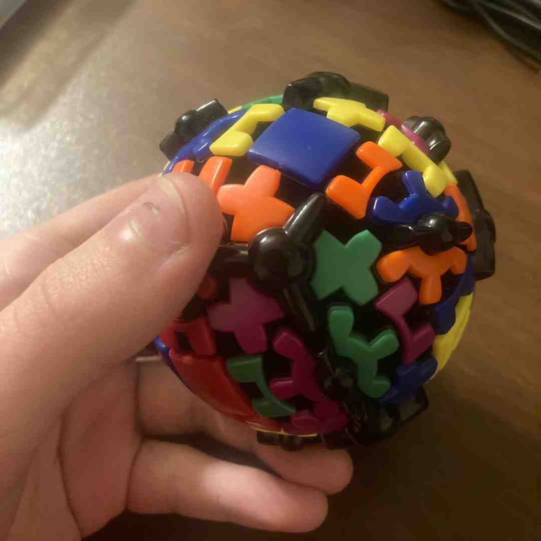 This is a gear ball. I’ll do a solve tomorrow evening. Whoever guesses closest to the solve time gets a shoutout. #takebacktherainbow