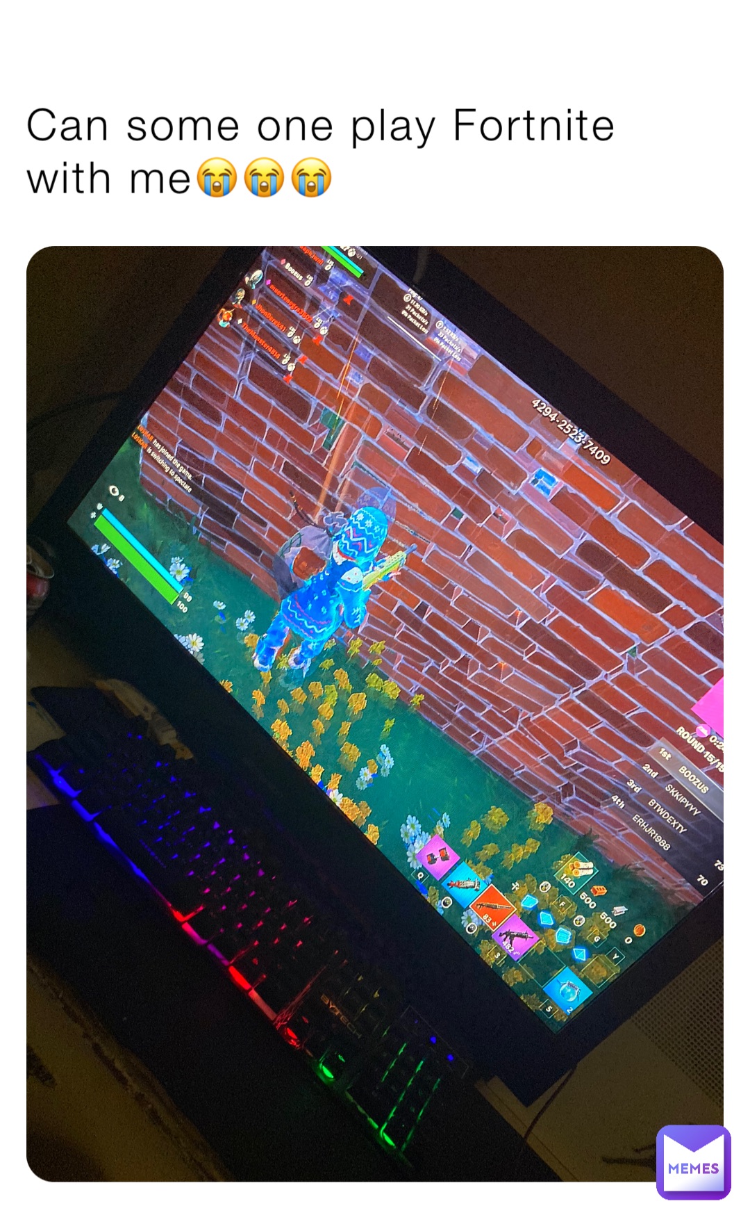 Can some one play Fortnite with me😭😭😭