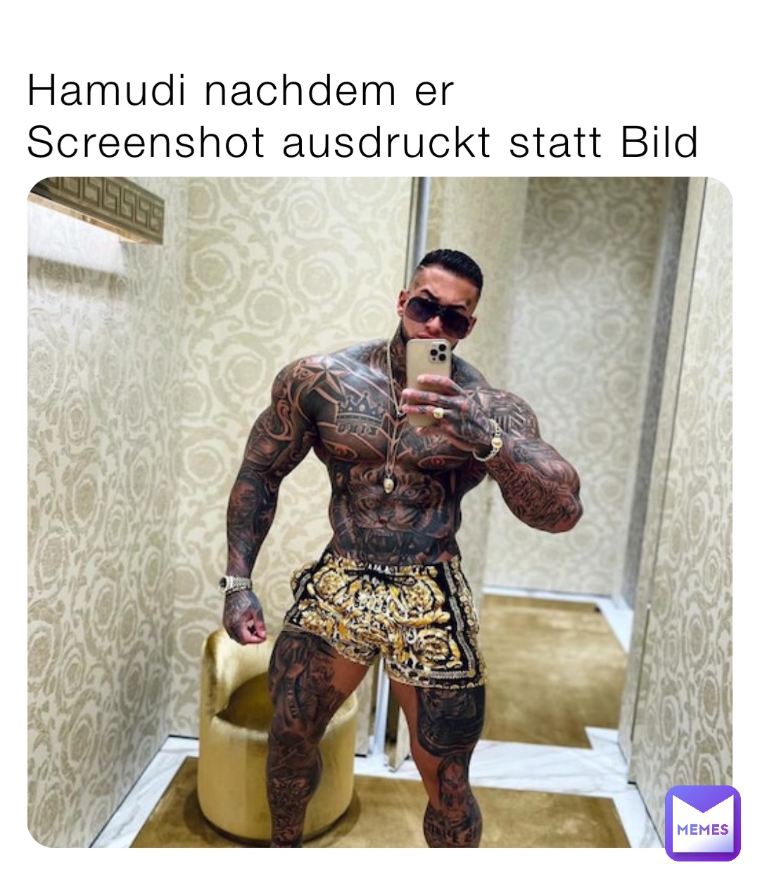 Hamudi nachdem er Screenshot ausdruckt statt Bild