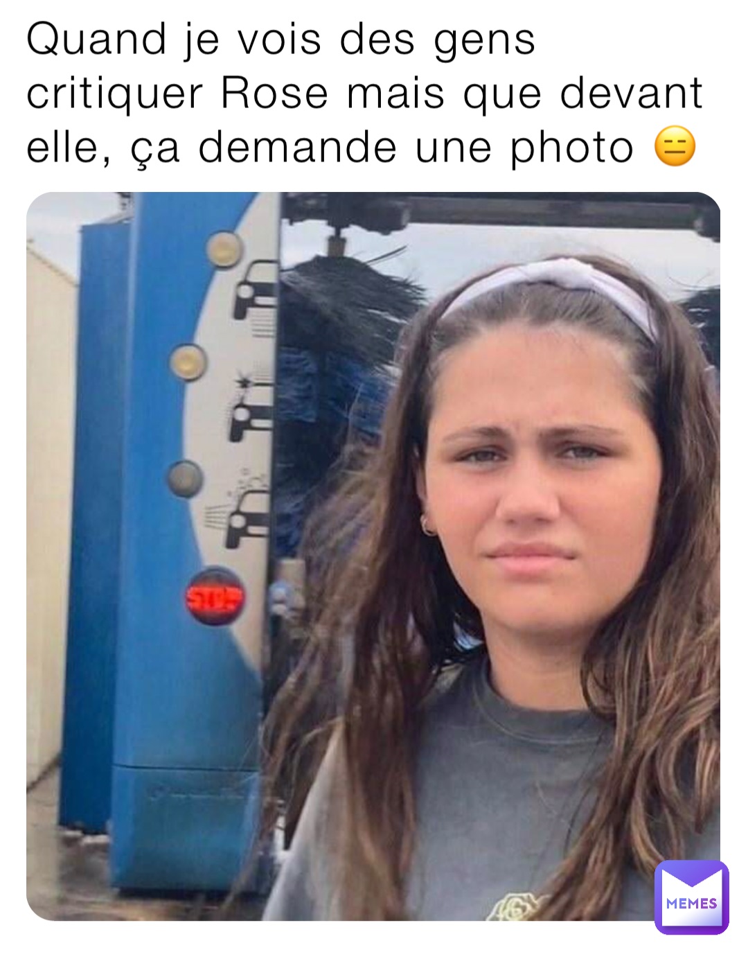 Quand je vois des gens critiquer Rose mais que devant elle, ça demande une photo 😑