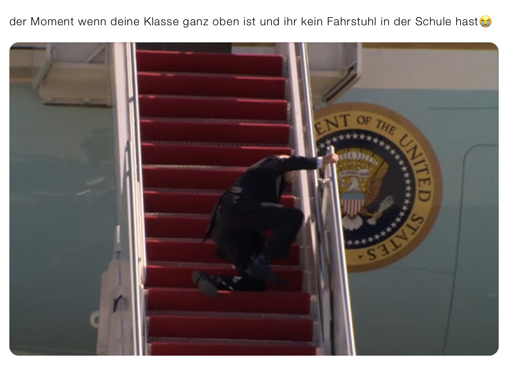 der Moment wenn deine Klasse ganz oben ist und ihr kein Fahrstuhl in der Schule hast😭