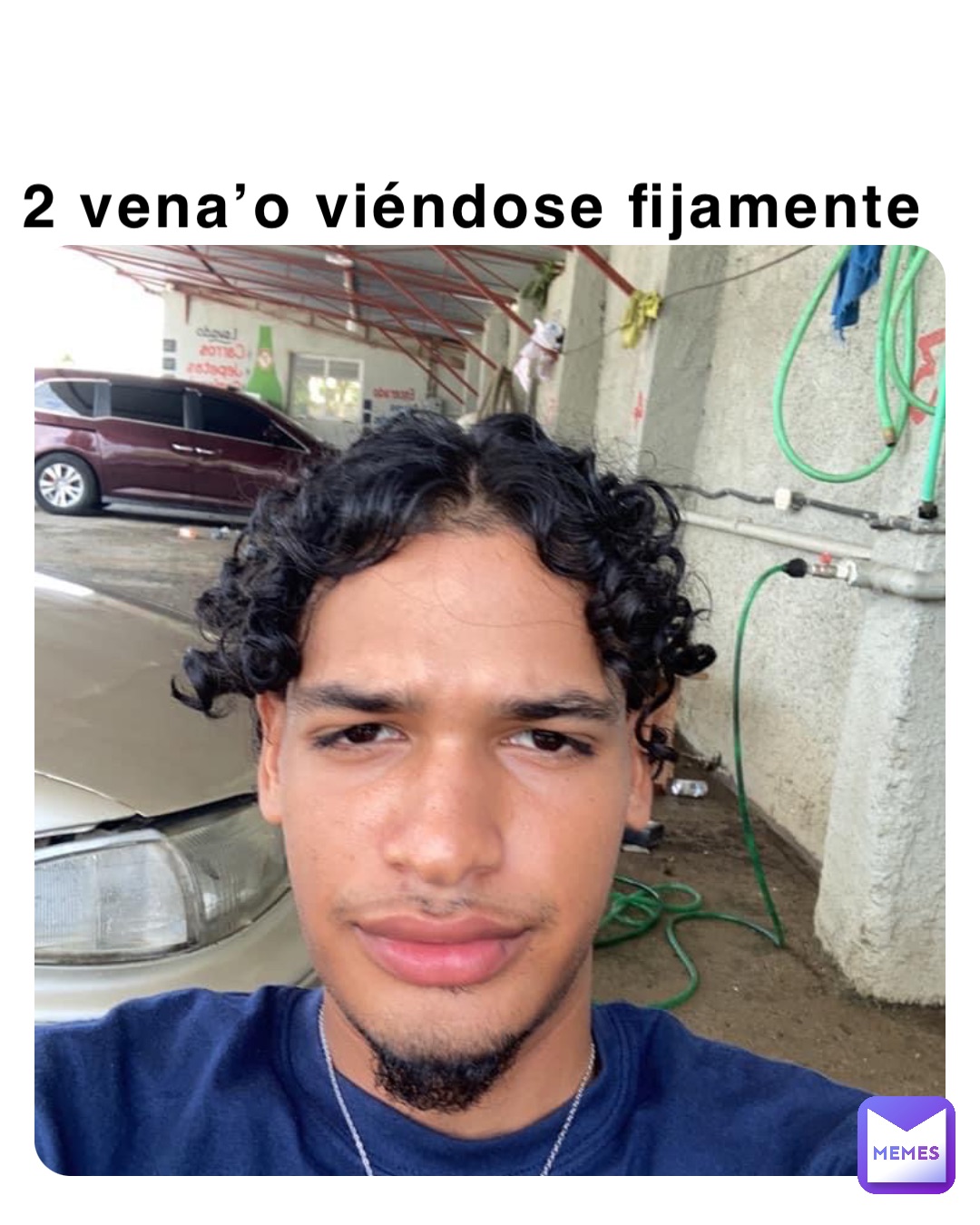 2 vena’o viéndose fijamente