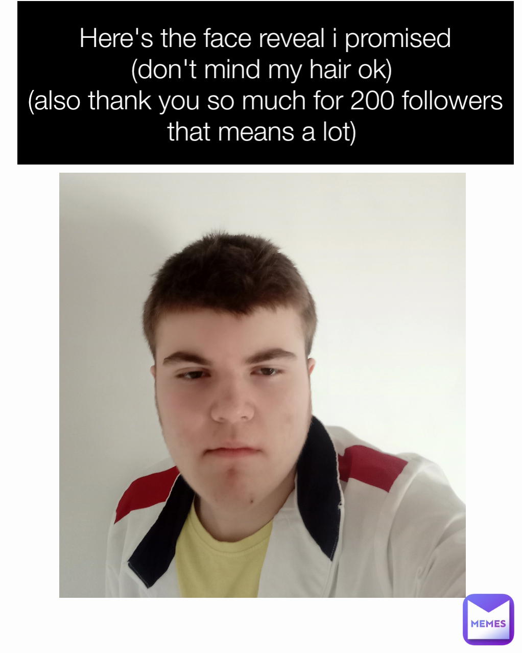 Here's the face reveal i promised
(don't mind my hair ok) 
(also thank you so much for 200 followers that means a lot) 