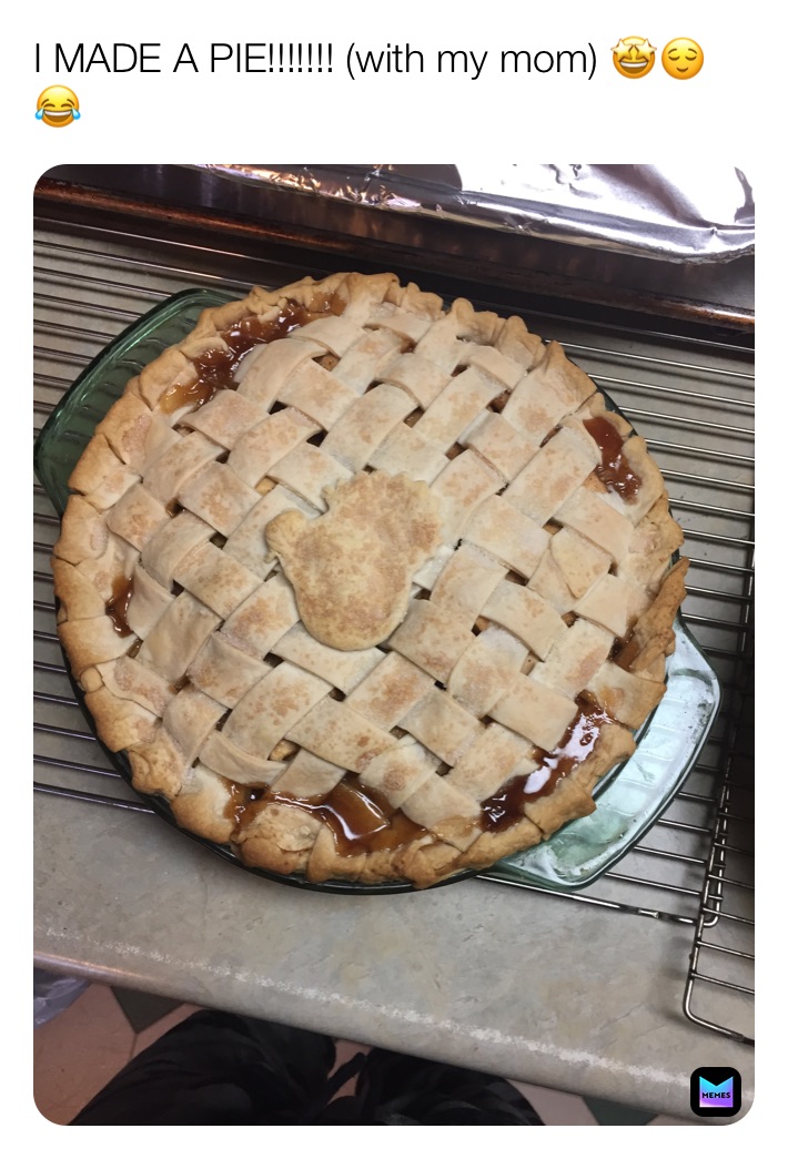 I MADE A PIE!!!!!!! (with my mom) 🤩😌😂