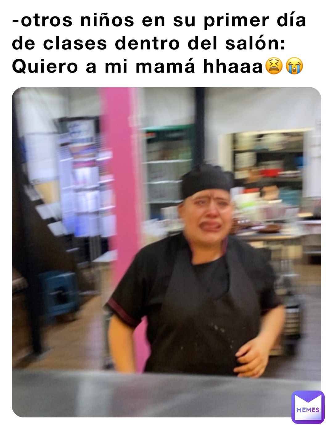 -otros niños en su primer día de clases dentro del salón:
Quiero a mi mamá hhaaa😫😭