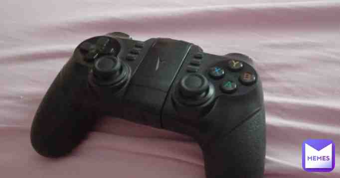 Rate my controller (3rd party wireless gamepad for android,iphone,ps3,xbox 360 and PC) Btw,sorry for the potato quality, i was in an unproperly lit space.