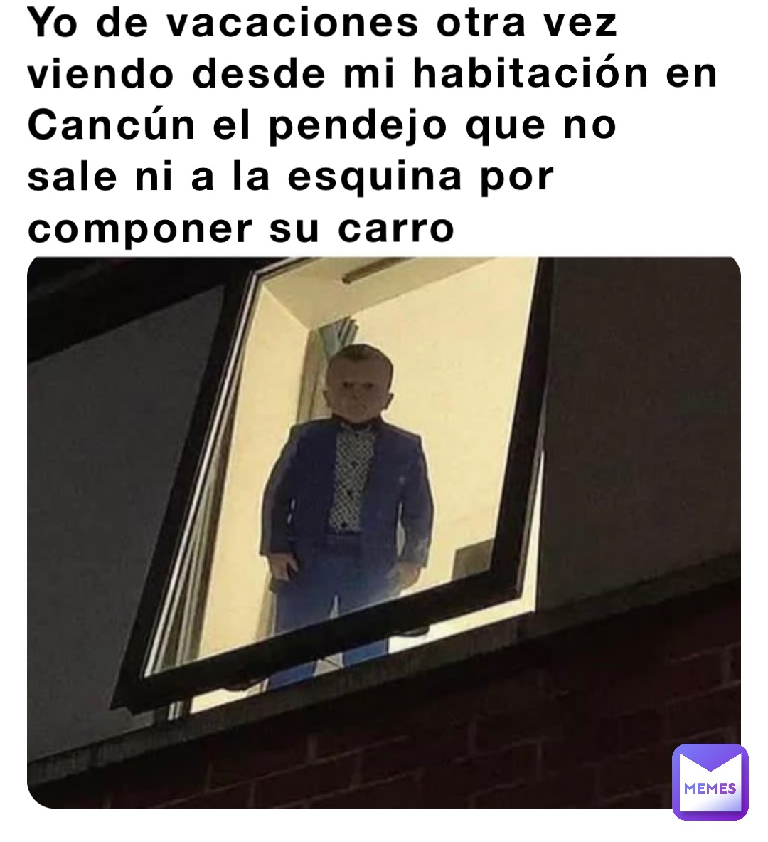 Yo de vacaciones otra vez viendo desde mi habitación en Cancún el pendejo que no sale ni a la esquina por componer su carro