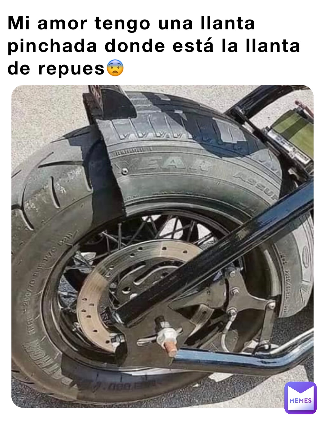 Mi amor tengo una llanta pinchada donde está la llanta de repues😨