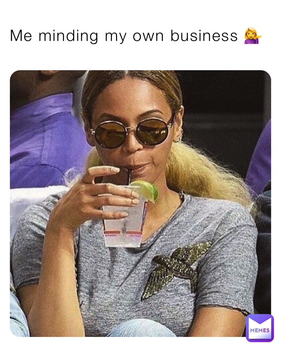 Me minding my own business 💁‍♀️