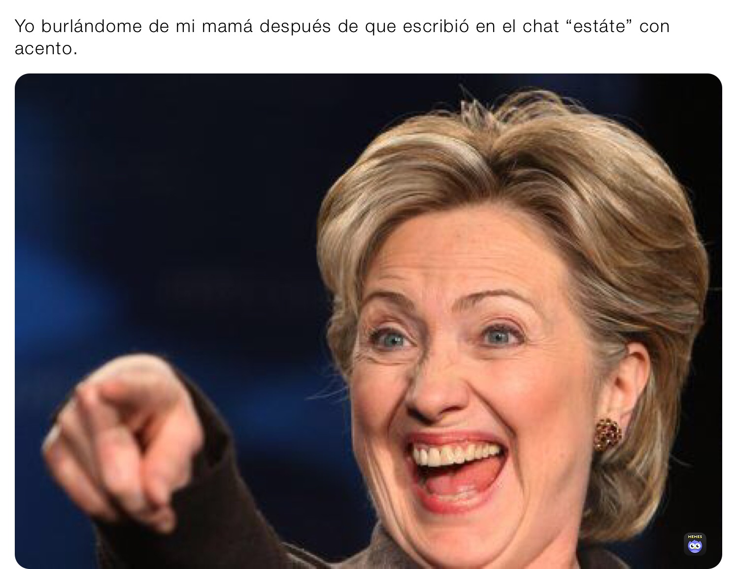 Yo burlándome de mi mamá después de que escribió en el chat “estáte” con acento.