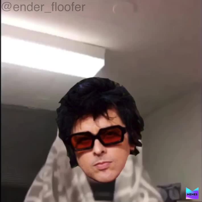 Help me i made so many memes today-  #greenday  #greendaymemes  #billiejoearmstrong  #mikedirnt  #trécool  #vine  #vines