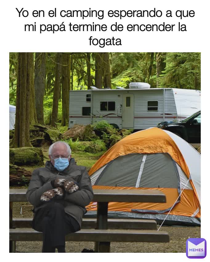 Yo en el camping esperando a que mi papá termine de encender la fogata