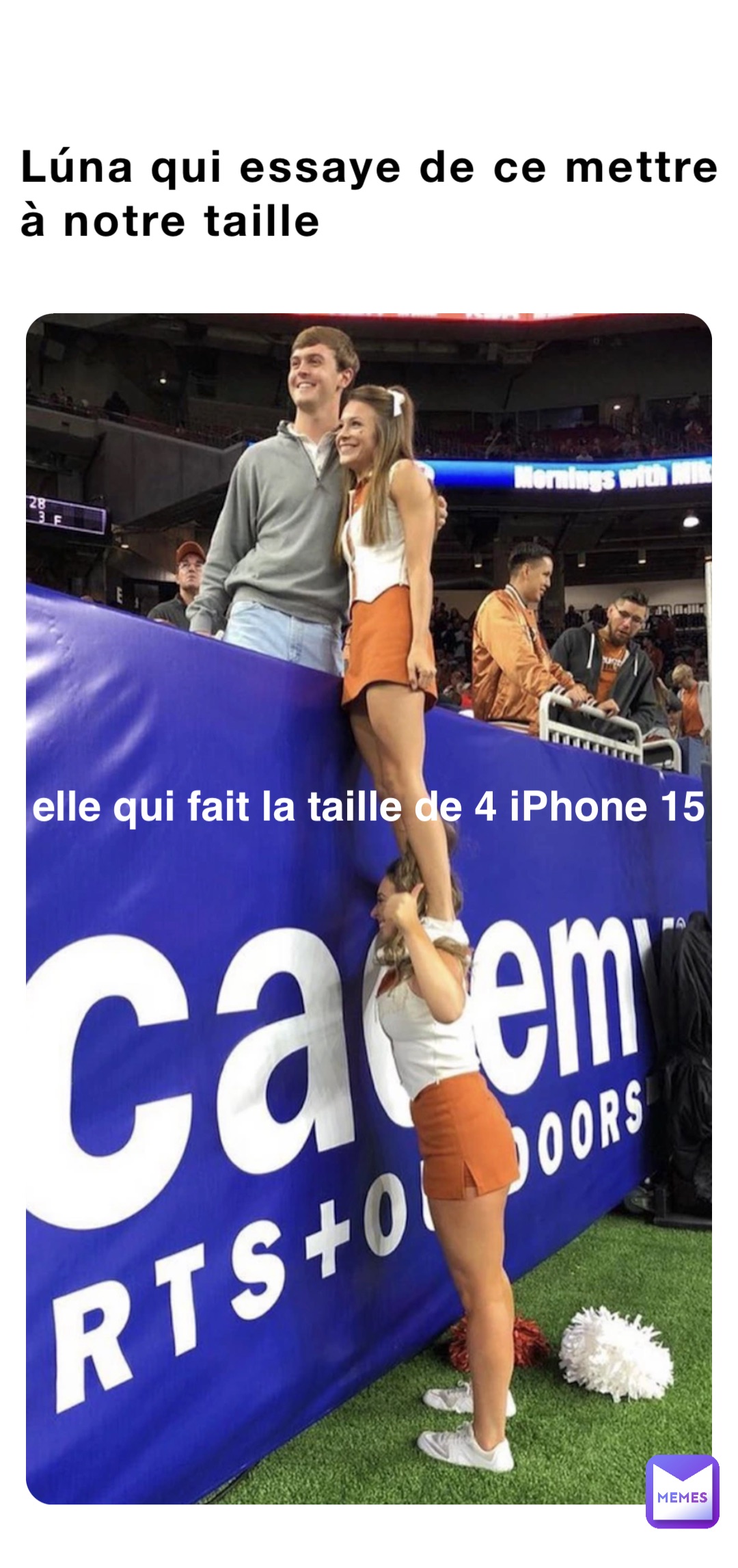 Lúna qui essaye de ce mettre à notre taille elle qui fait la taille de 4 iPhone 15