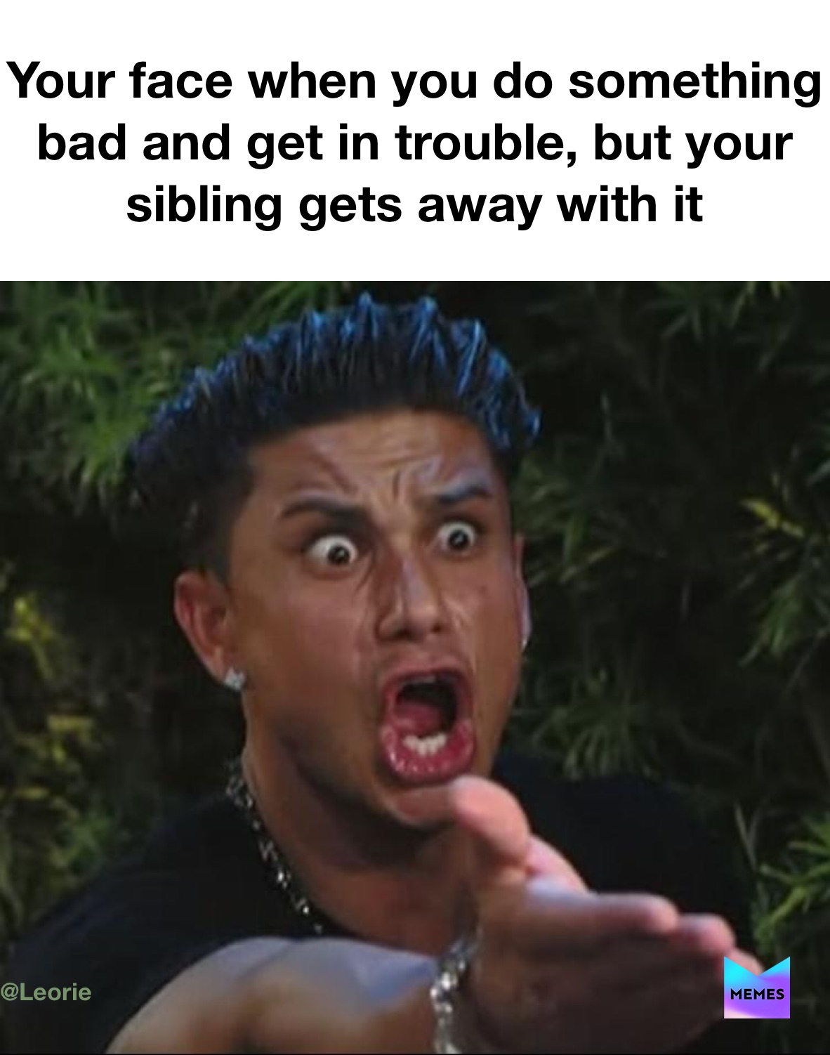 Мем девочка возмущается. Мем девочка в недоумении. Возмущается мем. Миа талерико мемы. Недовольная девочка мем.