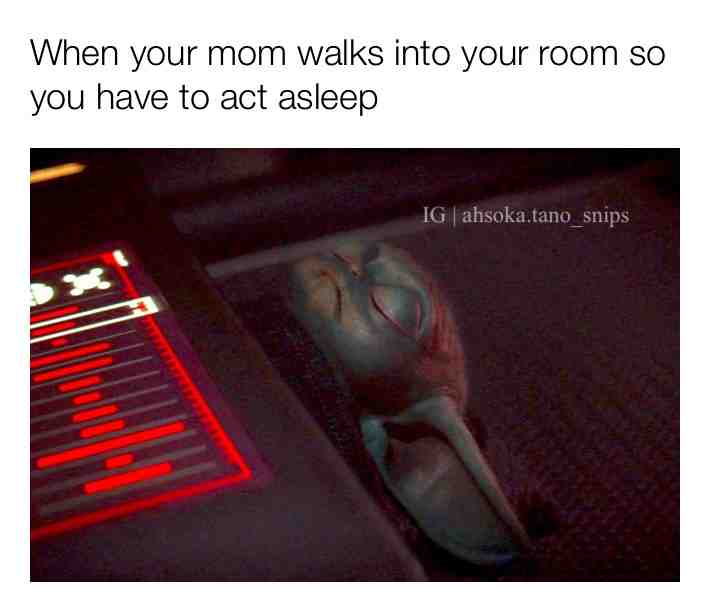 I always hid my DS under my pillow🤫 #starwars  #babyyoda  #yoda  #themandalorian  #disney  #disneyplus  #starwarsmemes  #memes  #lmao