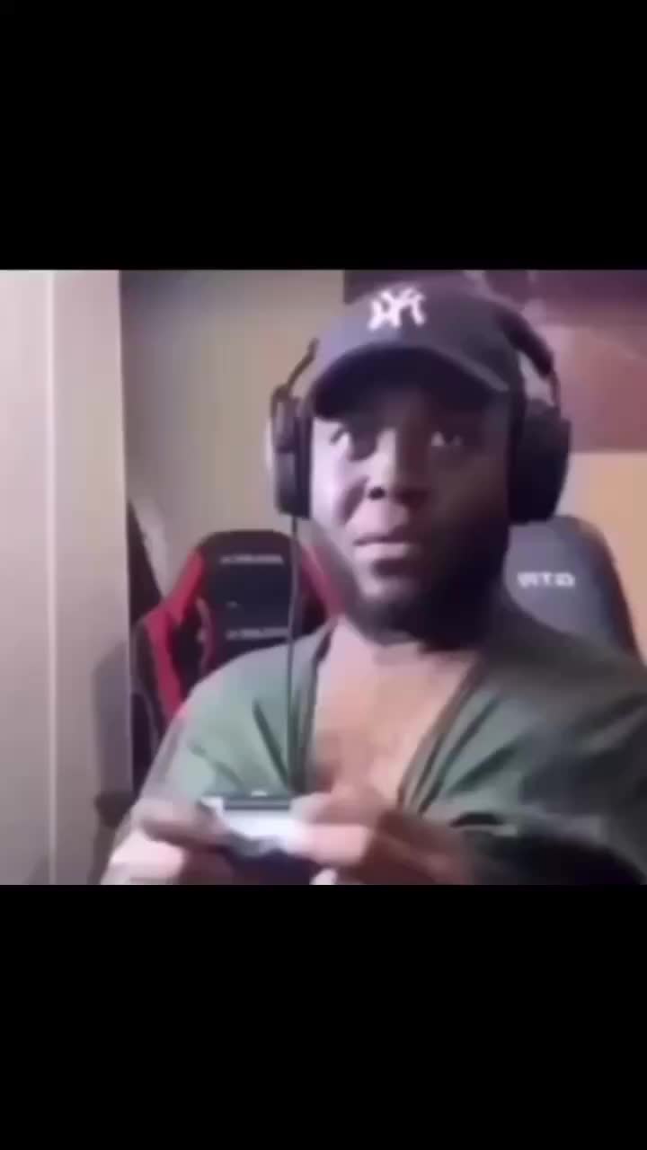 Meme shared by @Fortniteballs