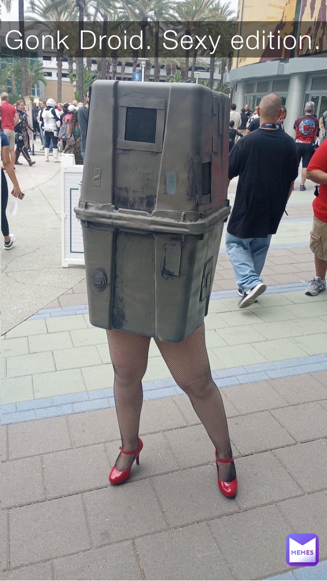 Gonk Droid. Sexy edition.