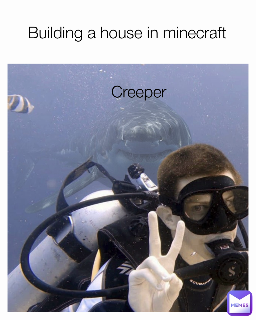 Creeper Building a house in minecraft