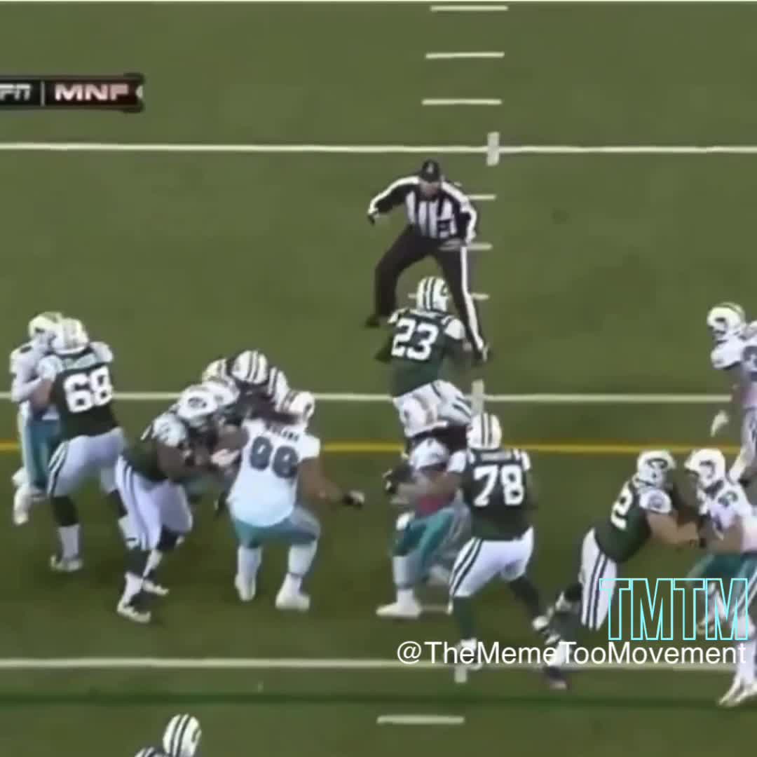 These NFL clips always amuse me.