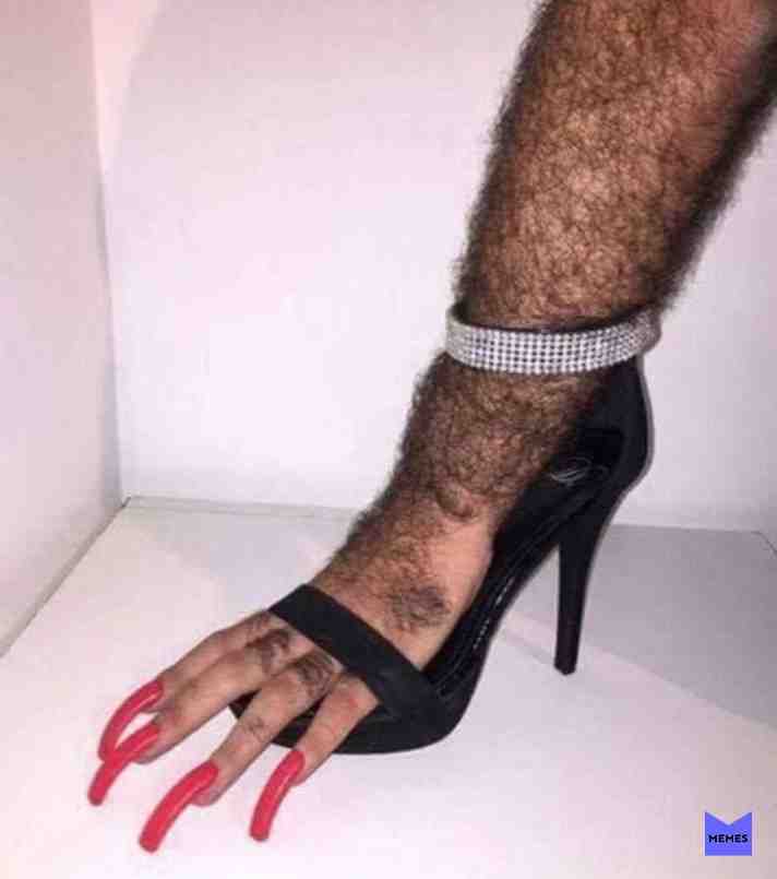 😈🦶🏼