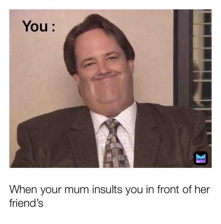 When your mom insults you in front of all of her friends !! Lmao 😂